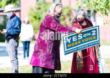 Il Rally di Ruth alla prima Parrocchia di Concord per onorare la vita, l'eredità e la missione della Corte Suprema di giustizia Ruth Bader Ginsburg. Foto Stock