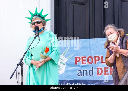 Il Rally di Ruth alla prima Parrocchia di Concord per onorare la vita, l'eredità e la missione della Corte Suprema di giustizia Ruth Bader Ginsburg. Foto Stock