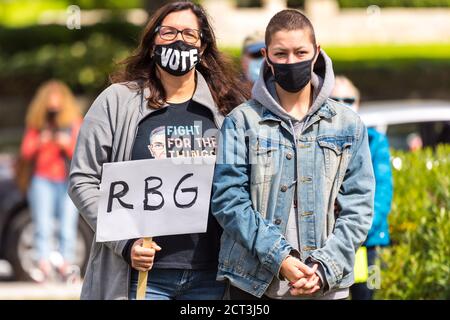 Il Rally di Ruth alla prima Parrocchia di Concord per onorare la vita, l'eredità e la missione della Corte Suprema di giustizia Ruth Bader Ginsburg. Foto Stock