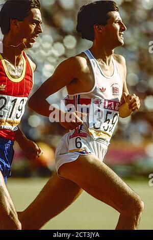 SEB Coe (GBR) -359- vince il 1500m con José Manuel Abascal (ESP) -219- alle Olimpiadi estive del 1984 Foto Stock