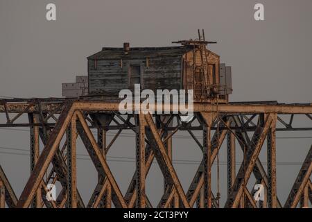 Il ponte ferroviario di Dunbarton è stato smantellato e fuori uso, era un ponte ferroviario che attraversava la baia di San francisco. Foto Stock