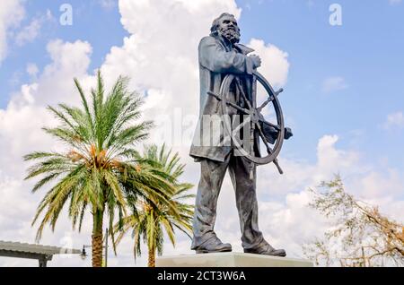 Una statua del capitano Daniel Johannes Goos si trova lungo la passeggiata sul lungolago, 9 settembre 2020, a Lake Charles, Louisiana. Foto Stock