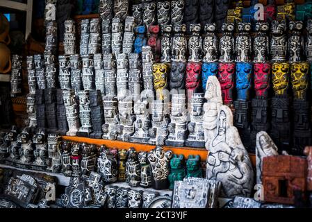 Mercato delle streghe (Mercado de Hechiceria o Mercado de las Brujas), la Paz, Dipartimento di la Paz, Bolivia, Sud America Foto Stock