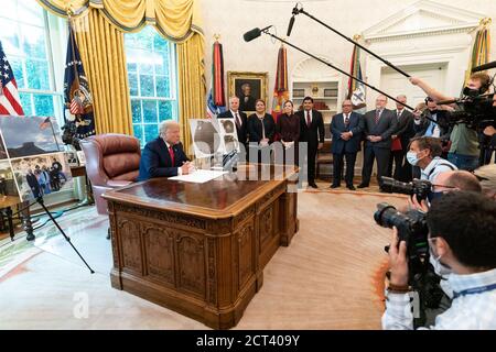 WASHINGTON DC, USA - 17 settembre 2020 - il presidente degli Stati Uniti Donald J. Trump partecipa al rimpatrio di resti e manufatti dei nativi americani provenienti da F. Foto Stock