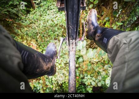 Ecuador. Mashpi Lodge Sky Bike nella foresta pluviale di Choco, un'area della foresta pluviale nella provincia di Pichincha in Ecuador, Sud America Foto Stock