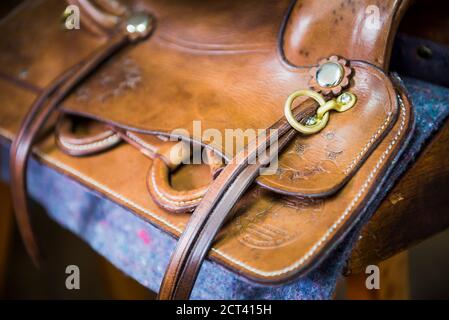 Sella al negozio di Saddle Makers, comunità Zuleta, Imbabura, Ecuador, Sud America Foto Stock