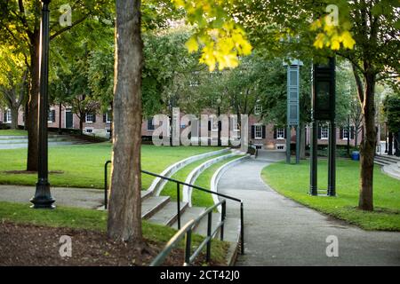 Imbarco House Park su French Street nel centro di Lowell, Massachusetts, USA, il luogo di ritrovo per una famosa serie di concerti estivi. Foto Stock