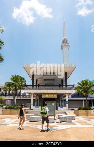 Moschea Nazionale (Moschea Masjid Negara o Grande Moschea), Kuala Lumpur, Malesia, Sud-est asiatico Foto Stock