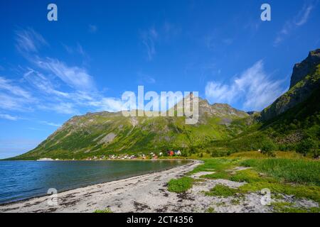 Ersfjord Beach, in una bella giornata nel parco nazionale senja nel nord della Norvegia. Foto Stock