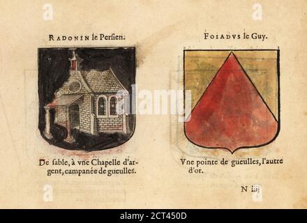 Stemmi immaginari del settimo e ottavo capitolo dei Cavalieri del Re Artù della Tavola rotonda: Randon chiamato Percie, con cappella d'argento su campo nero, e Foyadus il Gallante, con punti d'oro e rossi. Chevaliers de la table ronde: Randonin le Persien, Foiadus le Guy. Incisione a blocchi di legno colorato a mano da le Blason des Armoiries di Hierosme de Bara, Chez Rolet Bouton, Parigi, 1628 Foto Stock