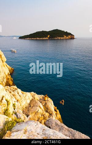 Foto di salto dalla scogliera Buza Bar, alias Cafe Buza, Dubrovnik, Croazia Foto Stock