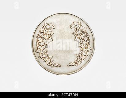 Bianco argento vecchia moneta isolato su sfondo bianco Foto Stock