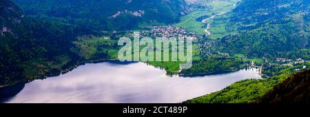 Il lago di Bohinj (Bohinjsko Jezero) visto da di Vogel Ski Resort, il Parco Nazionale del Triglav, sulle Alpi Giulie, Slovenia, Europa Foto Stock