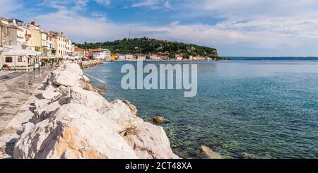 Foto panoramica del fronte Adriatico, Pirano, Istria slovena, Slovenia, Europa Foto Stock