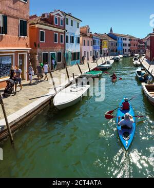 Gli edifici colorati a Burano, Italia, Europa Foto Stock