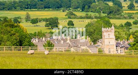 St Lawrence Church, Bourton-on-the-Hill, Gloucestershire, The Cotswolds, Inghilterra, Regno Unito, Europa Foto Stock