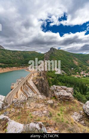 Vista dall'alto della diga di Barrios de Luna a Leon, Spagna Foto Stock