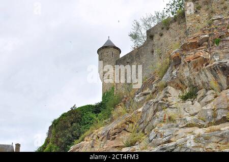 Vista dei bastioni di Mont-Saint-Michel; Mont-Saint-Michel, Normandia, Francia. Foto Stock