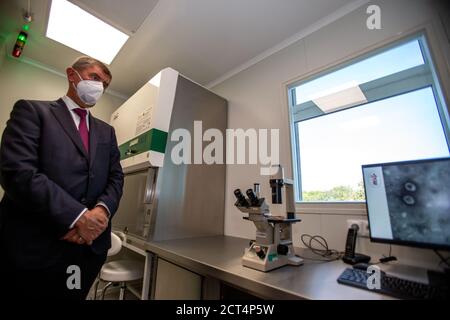 Ostrava, Repubblica Ceca. 19 Settembre 2020. Il primo ministro ceco Andrej Babis ha visitato l'Istituto di Sanità pubblica di Ostrava, Repubblica Ceca, il 19 settembre 2020. Credit: Vladimir Prycek/CTK Photo/Alamy Live News Foto Stock
