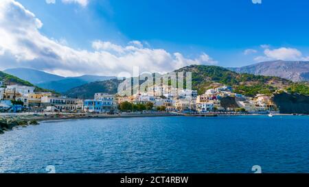 Vista panoramica del villaggio di Diafani sull'isola di Karpathos, Grecia Foto Stock