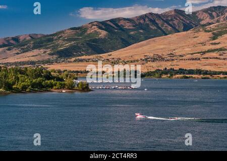 Pineview serbatoio, lago artificiale nella valle di Ogden, Montagne Wasatch, Utah, Stati Uniti d'America Foto Stock