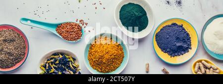 Varietà di integratori alimentari sani Foto Stock