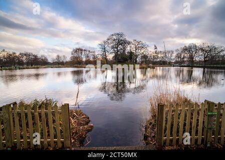 Lago di Clapham Common, Lambeth Borough, Londra, Inghilterra, Regno Unito Foto Stock