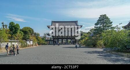 Tempio Ninna-ji, porta principale, Kyoto, Giappone Foto Stock