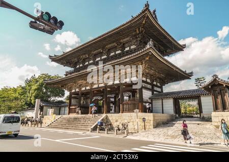 Tempio Ninna-ji, porta principale, Kyoto, Giappone Foto Stock