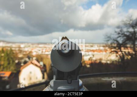 Binocoli a gettoni sulla piattaforma di osservazione del monastero di Michelsberg a Bamberga, Germania Foto Stock