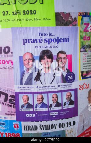 2-3 ottobre 2020, poster delle elezioni regionali ceche con Ilona Mauritzova e Vaclav Chromust e Vaclav Chromust, Michal Snebergr, Lukas Kopecky e. Foto Stock