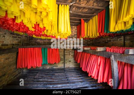 Fare band di gomma sull'isola di Bilugyun (aka Bilu Kyun o isola di Ogre), Mawlamyine, Mon state, Myanmar (Birmania) Foto Stock