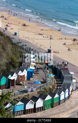 Bournemouth, Dorset UK. 21 settembre 2020. Tempo nel Regno Unito: Bella giornata calda e soleggiata alle spiagge di Bournemouth, mentre gli amanti del sole si dirigano verso il mare per godersi il sole. Credit: Carolyn Jenkins/Alamy Live News Foto Stock