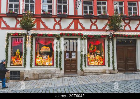 Rothenburg/Germany-1/1/19: Negozio di giocattoli Kaethe Wohlfahrt, decorato con colori vivaci per Natale, nella città vecchia di Rothenburg ob der Tauber, un noto des Foto Stock