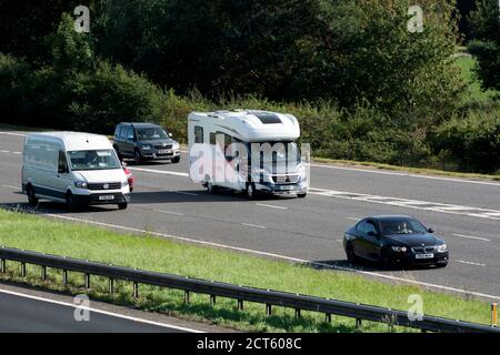 Un motorhome Auto-Trail sull'autostrada M40, Warwickshire, Regno Unito Foto Stock