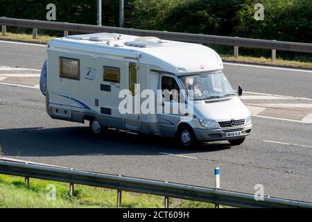 Un motorhome Burstner sull'autostrada M40, Warwickshire, Regno Unito Foto Stock