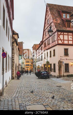 Rothenburg/Germany-1/1/19: Case a graticcio nel centro storico di Rothenburg ob der Tauber, noto per il suo centro storico medievale ben conservato, a de Foto Stock