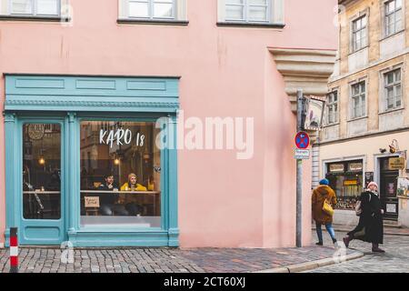 Bamberga/Germania-2/1/19: Karo 18 cafe window su Karolinenstrasse, nel centro storico di Bamberga. Bamberga è una città dell'alta Franconia, sul fiume Regnitz Foto Stock