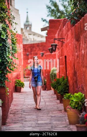 Visita turistica, Monastero di Santa Catalina (Convento de Santa Catalina), Arequipa, Perù, Sud America Foto Stock