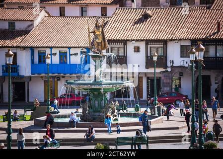 Fontana di Plaza de Armas, Cusco (aka Cuzco, Quscsu o Quosco), Cusco Regione, Perù, Sud America Foto Stock