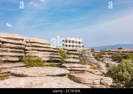 Torcal de Antequera una riserva naturale di montagna carsica, con El Tornillo, (Corkscrew) un monumento naturale, Andalusia, Spagna Foto Stock