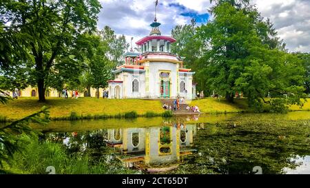 Padiglione cinese (gazebo creaking) nel Parco di Caterina a Tsarskoye Selo, Pushkin, Russia. Foto Stock