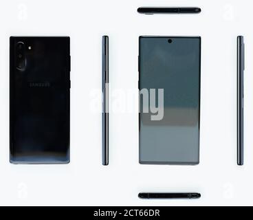 New york, Stati Uniti d'America - 15 settembre 2020: Diverse viste di nero Samsung galassia nota 10 isolato su sfondo bianco studio Foto Stock