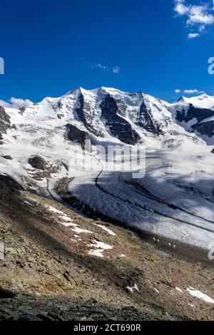 Der dreigipflige Piz Palü und die ebenfalls dreigipflige Bellavista (rechts angeschnitten). Davor der Persgletscher. Oberengadin, Kanton Graubünden. Foto Stock