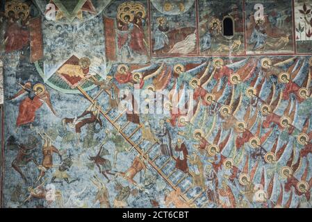 Dipinti murali al Monastero di Sucevita, una chiesa gotica elencata tra le "chiese dipinte dell'UNESCO nel nord della Moldavia", Bukovina, Romania Foto Stock