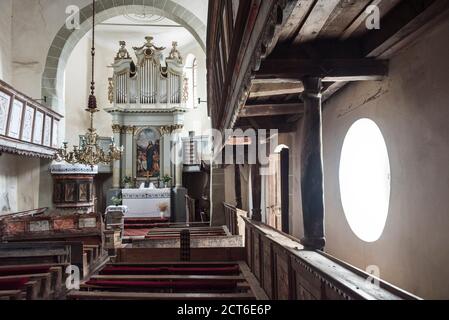 All'interno di Viscri Chiesa fortificata di Viscri, uno dei 'villaggi con chiese fortificate in Transilvania', patrimonio dell'umanità dell'UNESCO, la Romania Foto Stock