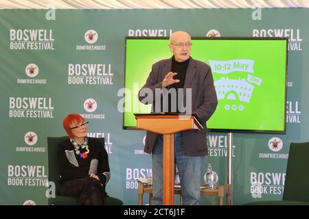 Boswell Book Festival, Dumfries House, Cumnock Ayrshire, Scozia, Regno Unito 12 maggio 2019. Richard Holloway (FRSE, 26 novembre 1933) è un . Fu Vescovo di Edimburgo dal 1986 al 2000 e Primus della Chiesa Episcopale Scozzese dal 1992 al 2000. Il Festival annuale del Libro di Boswell è unico in quanto è l'unico Festival del Libro che si occupa in modo eccellente di memorie e biografie. Foto Stock