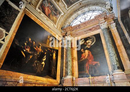 Italia, Roma, chiesa di San Luigi dei Francesi, Cappella San Matteo (Cappella Contarelli), dipinti di Caravaggio, da sinistra vocazione di San Matteo Foto Stock