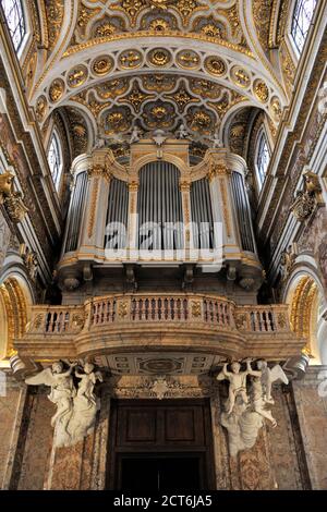 Italia, Roma, chiesa di San Luigi dei Francesi, organo Merklin Foto Stock