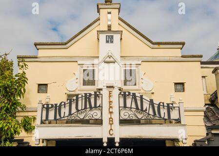 L'Electric Picture Palace, Southwold. Creato da un capanno vittoriano cart e stalle in un pastiche Art Deco stile. Inaugurato nel 2002 da Michael Palin. Foto Stock